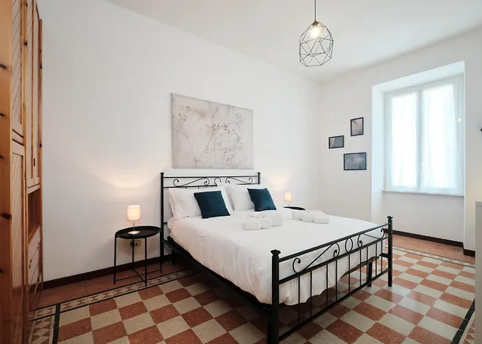 Tuscolana Station - 10 Minutes From Metro A Apartment Rom